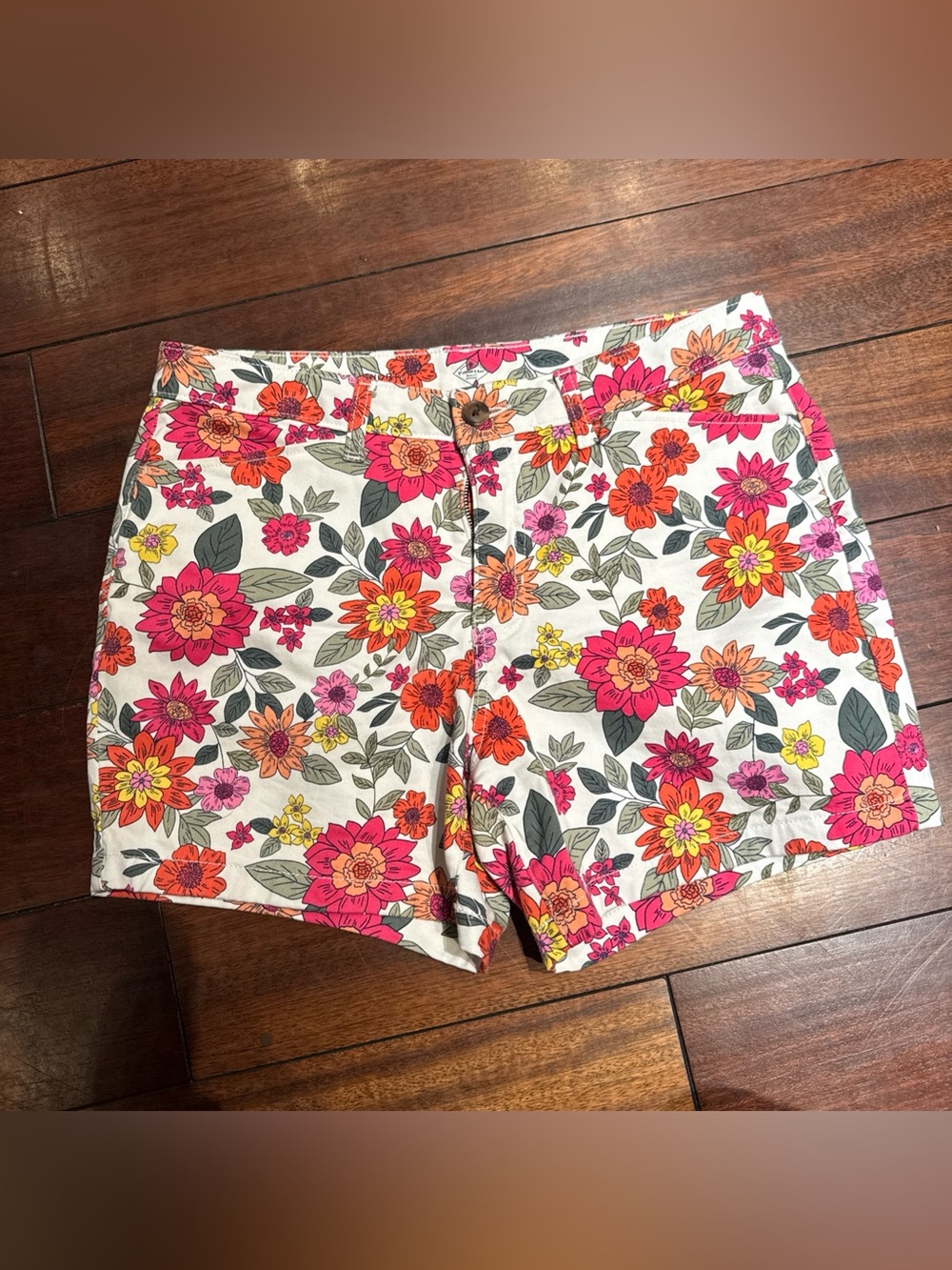 St Johns Bay Shorts Womens Size 10 / 5” Inseam Floral Casual Travel Mid Rise